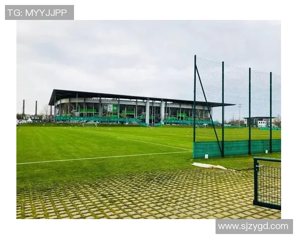 乌得勒支青年队迎战海德蒙特力争主场胜利展现青春风采 乌得勒支青年队迎战海德蒙特力争主场胜利展现青春风采